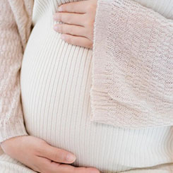 能否提供👧🏴一些里程碑，帮助🕹🇧🇹我们理解何时会💲🥅超过每季度1🔐0️⃣